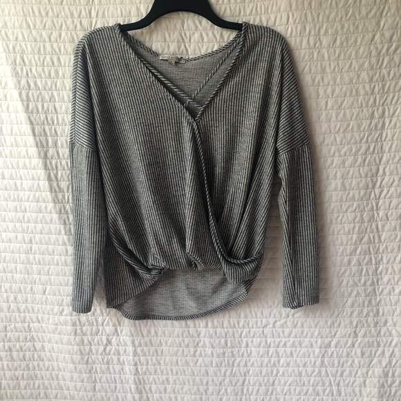Green Envelope Tops - Grey & black GREEN ENVELOPE shirt